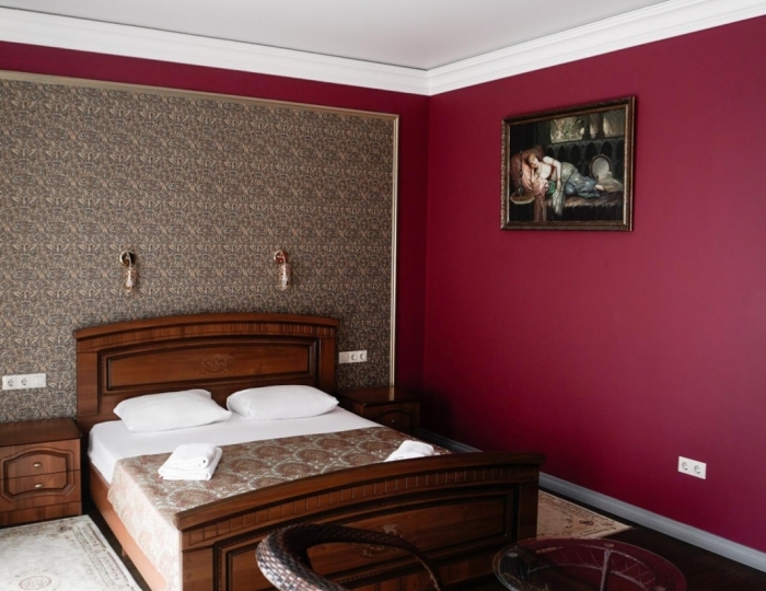 Номер полулюкс с 1 двуспальной кроватью - Отель «Каракас» Сухум